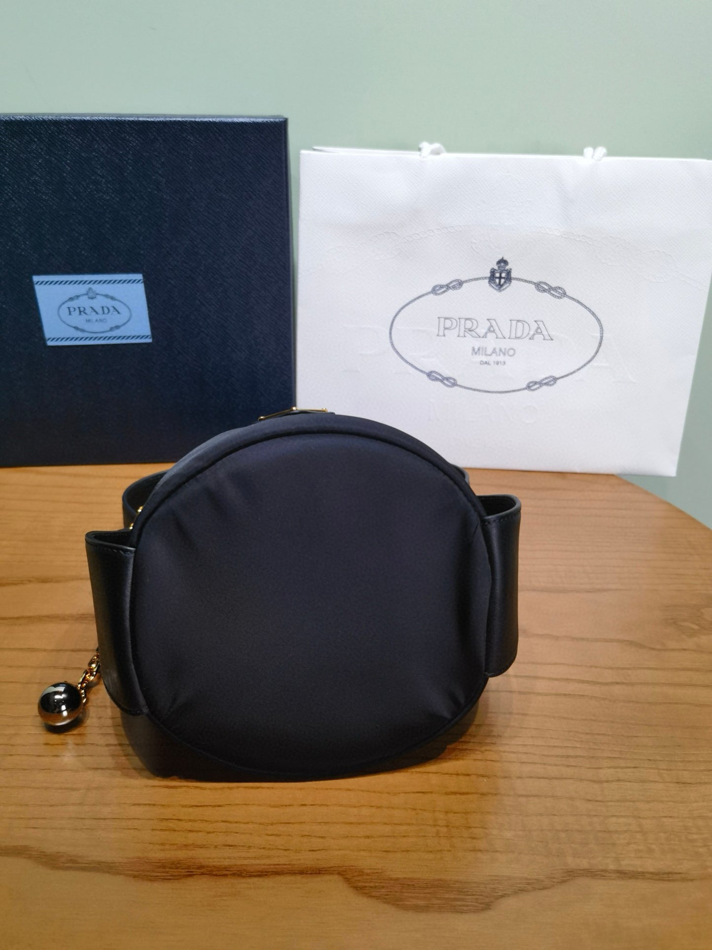 PD Petit Sac Noir Bucket Bag
