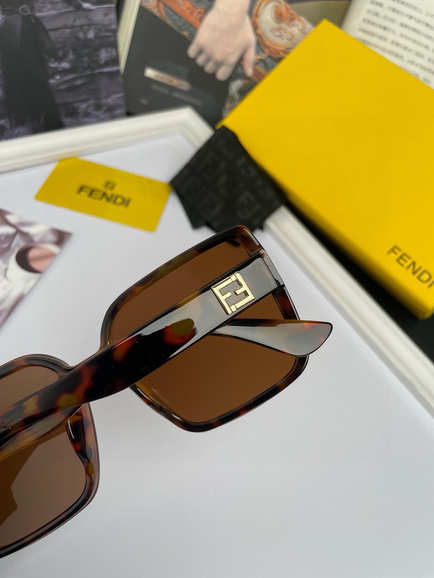 gafas de sol fendi