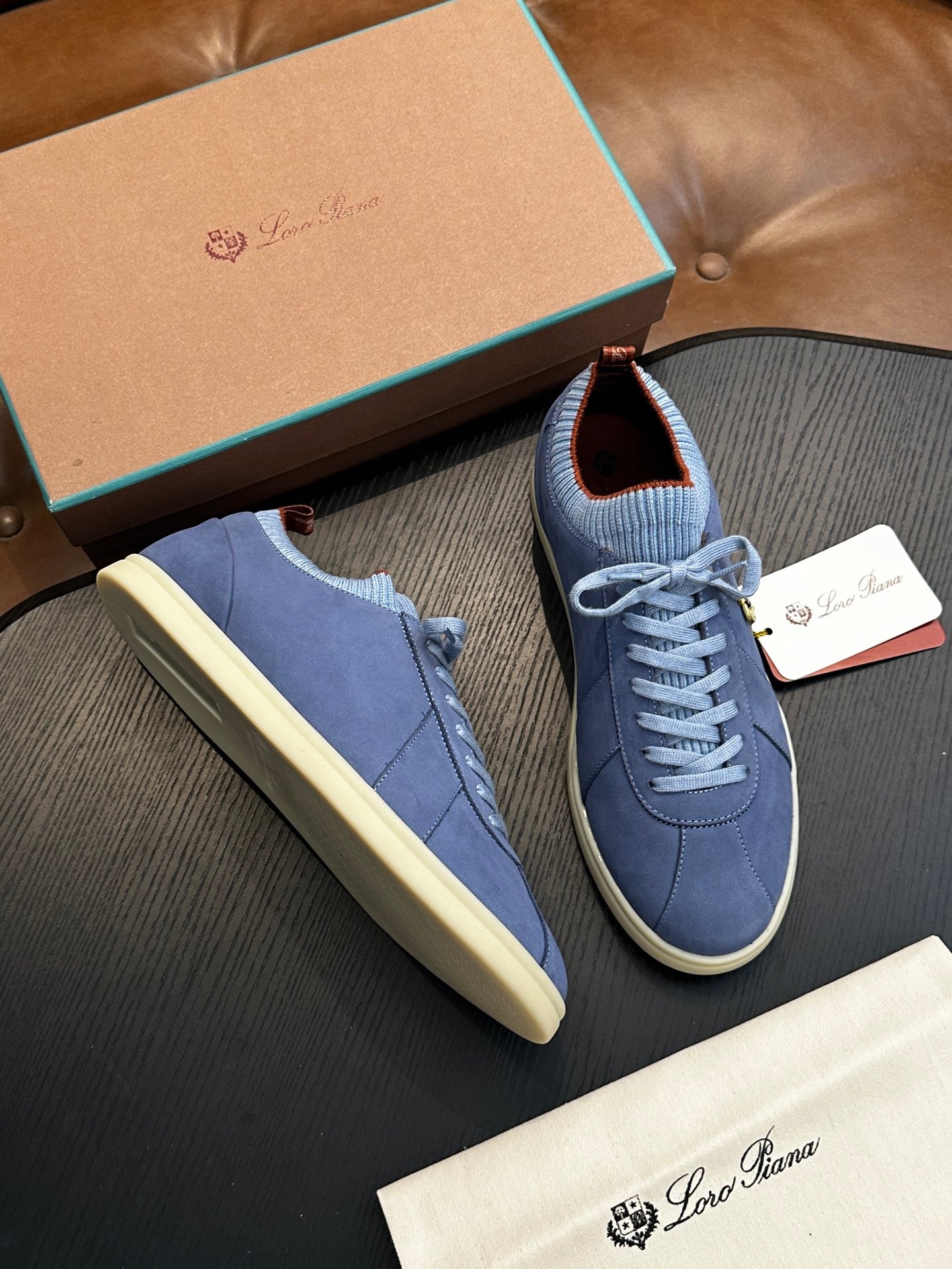 LP Sneakers