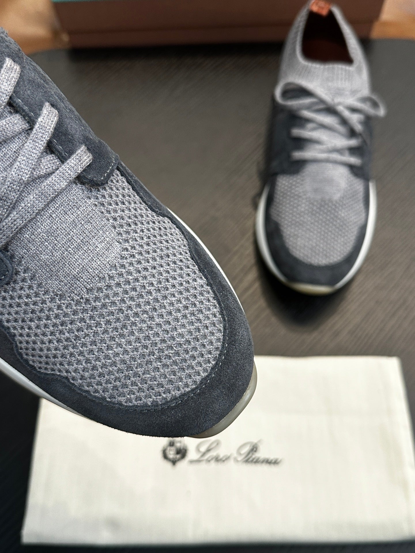 LP Sneakers