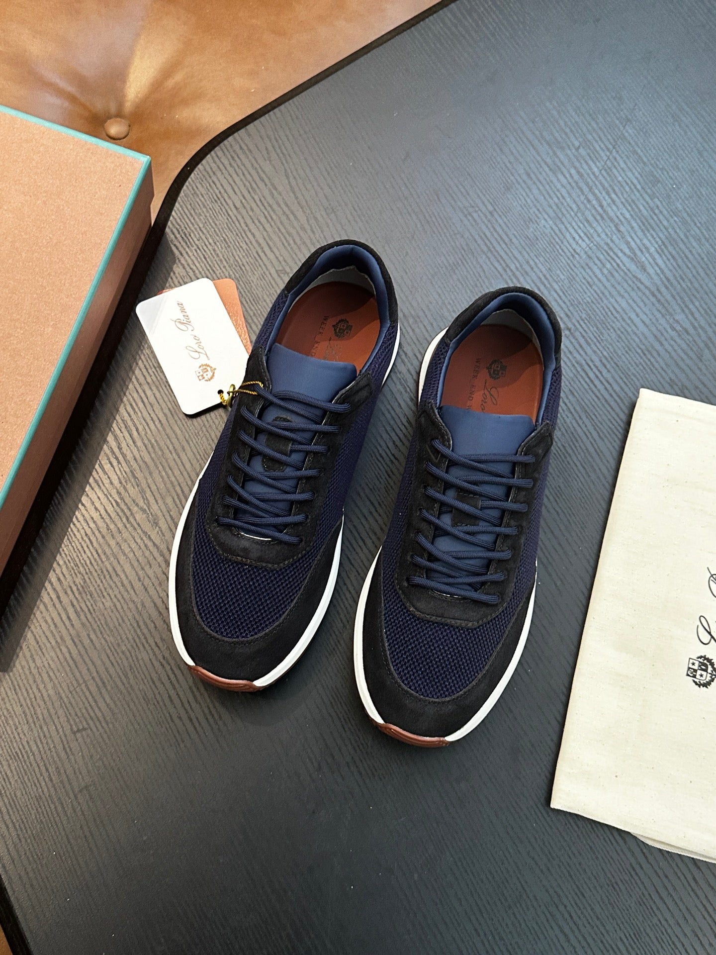 LP Sneakers