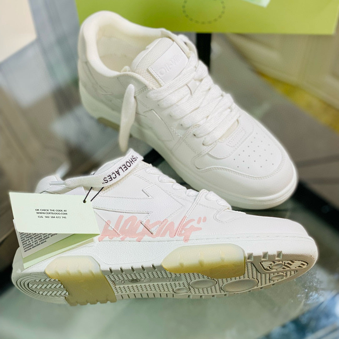 Off-White Sneaker