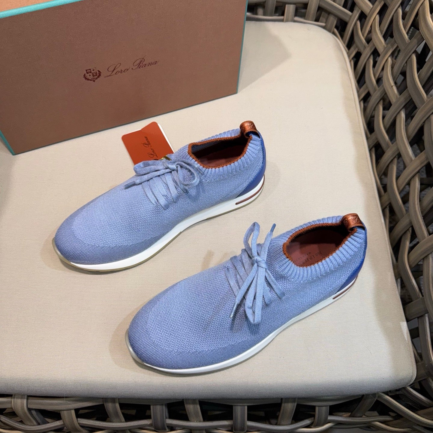 LP Sneakers