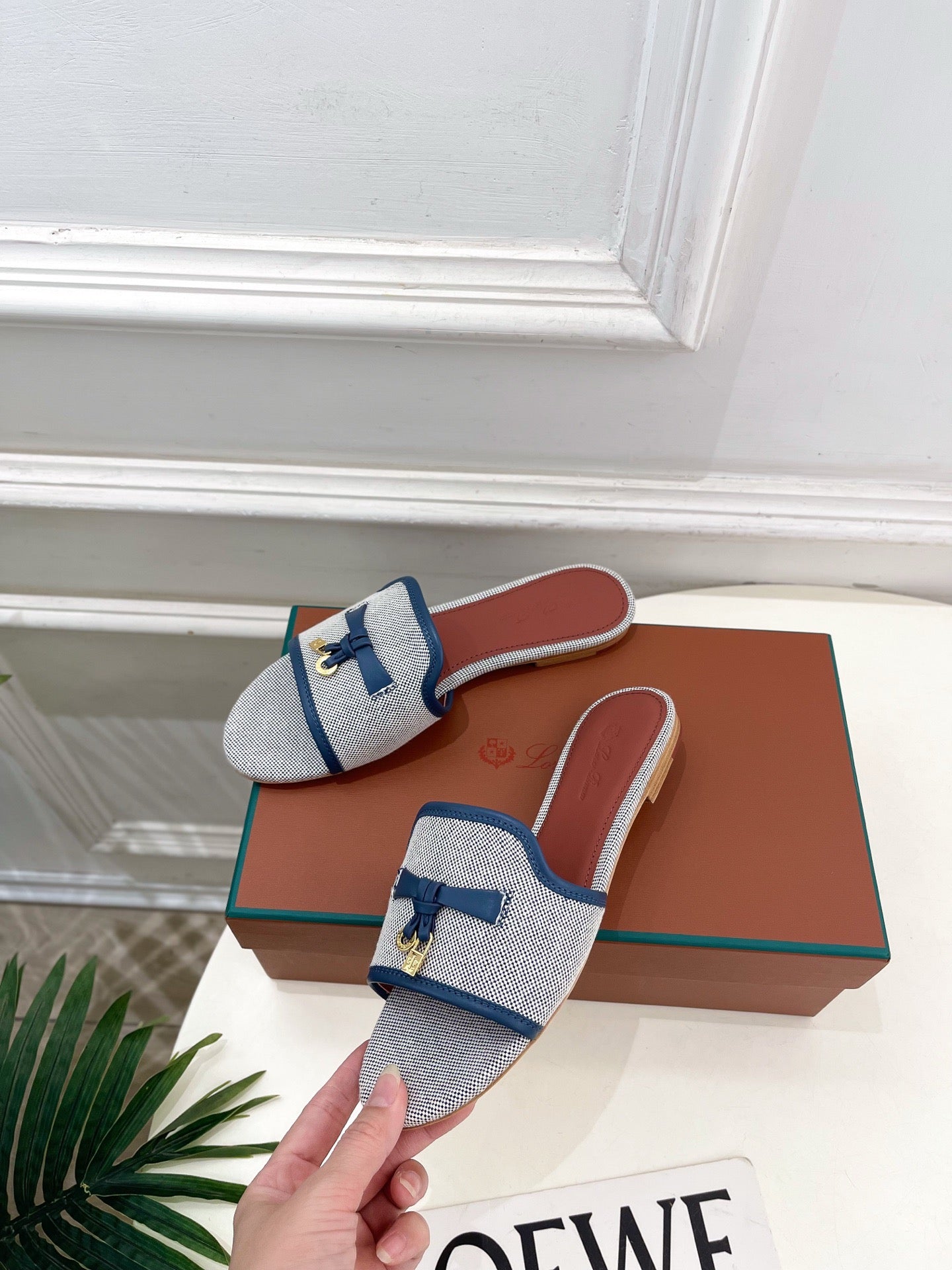 LP Sandals