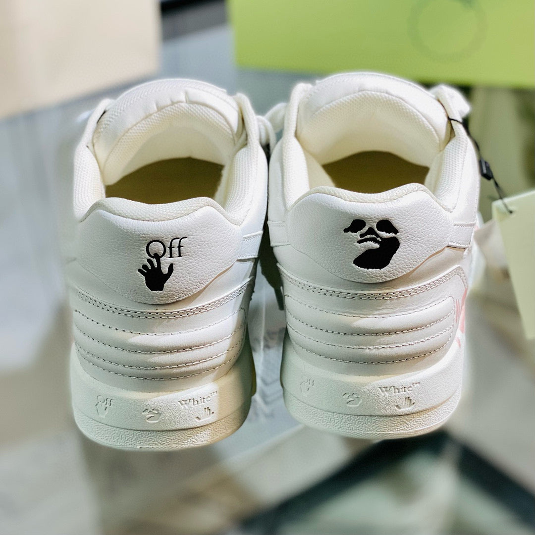 Off-White Sneaker