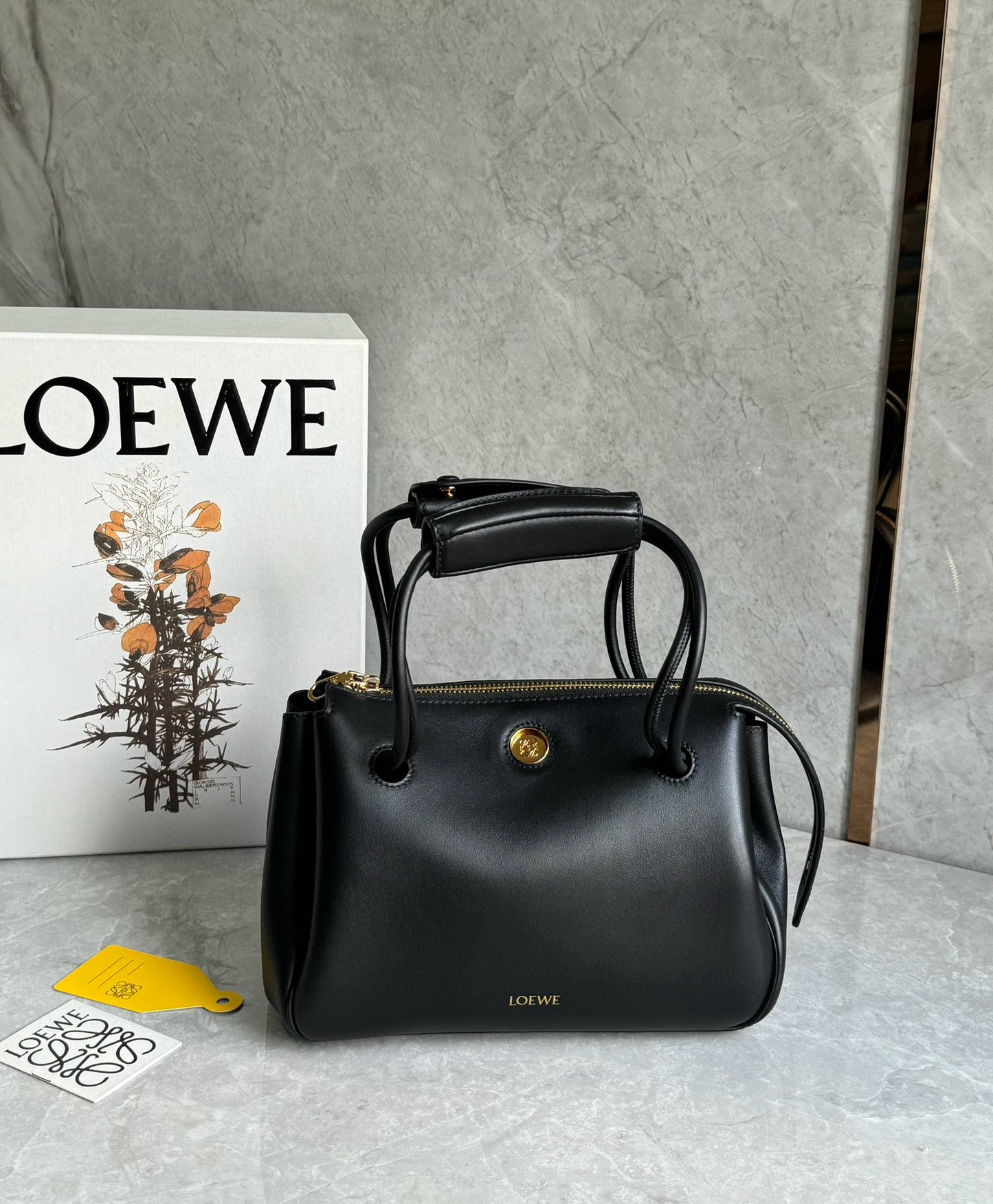 Loewe Madrid Handle Bag(23.5x10x19cm)