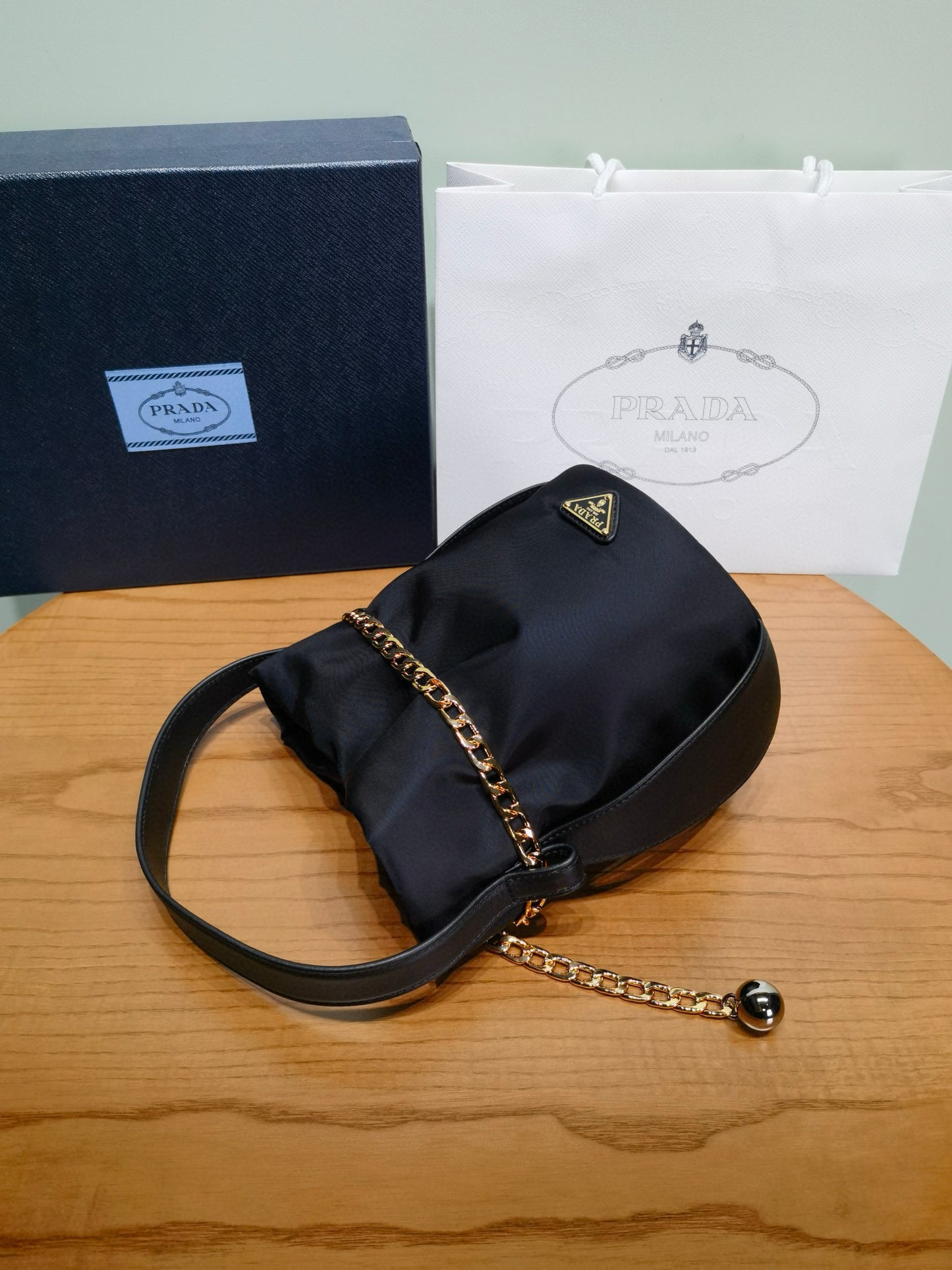 PD Petit Sac Noir Bucket Bag