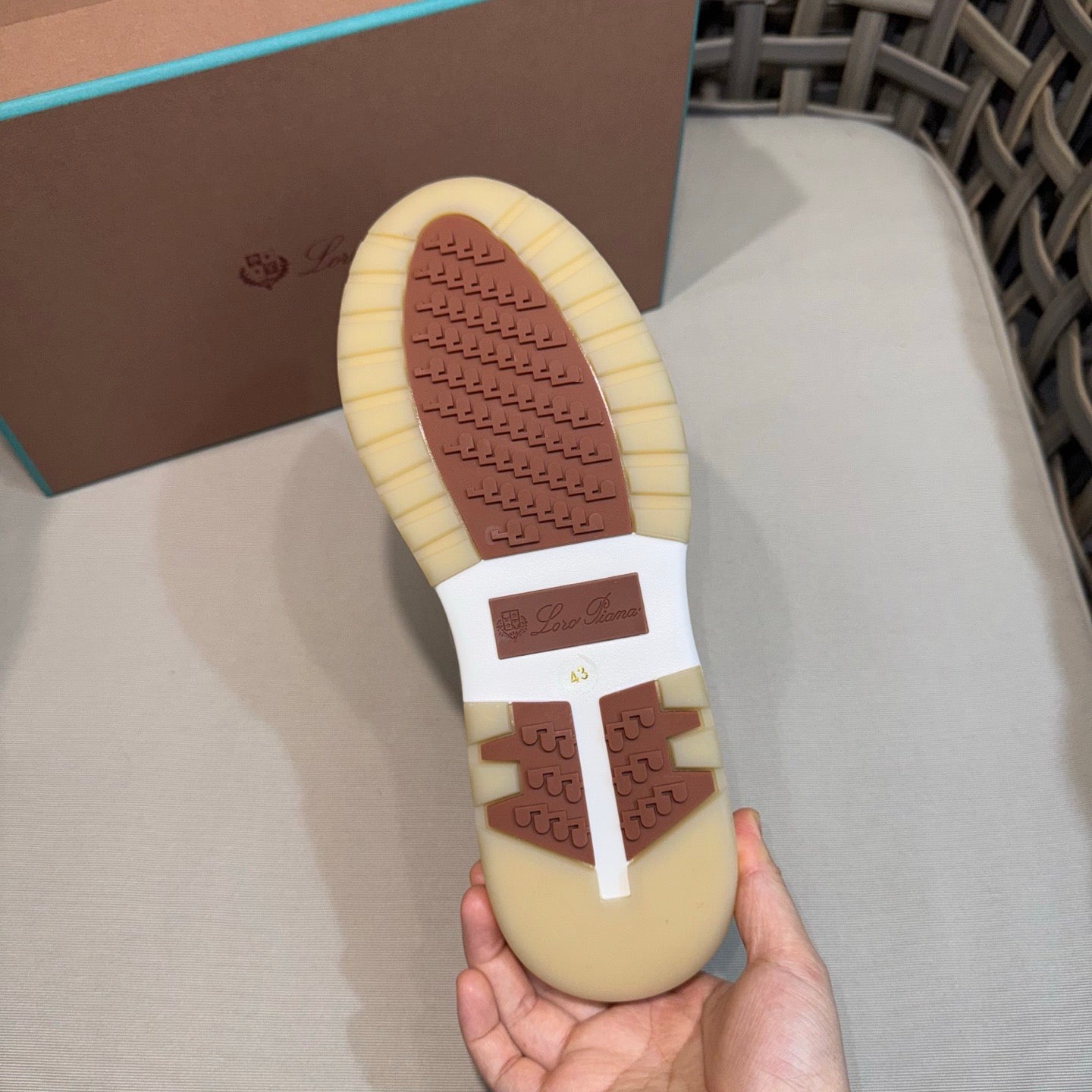 LP Sneakers