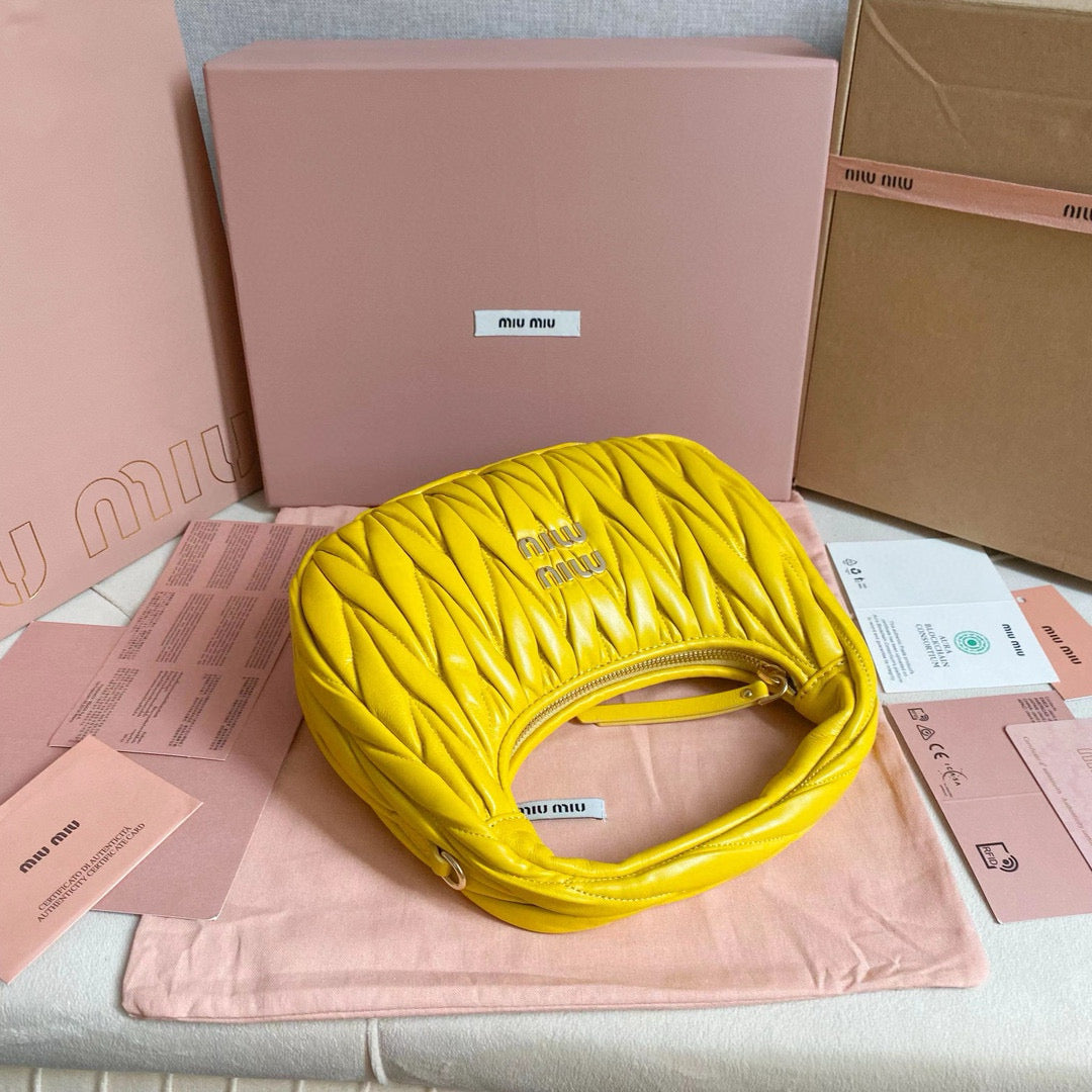 Miu Miu Wander Bag 20x23x6cm