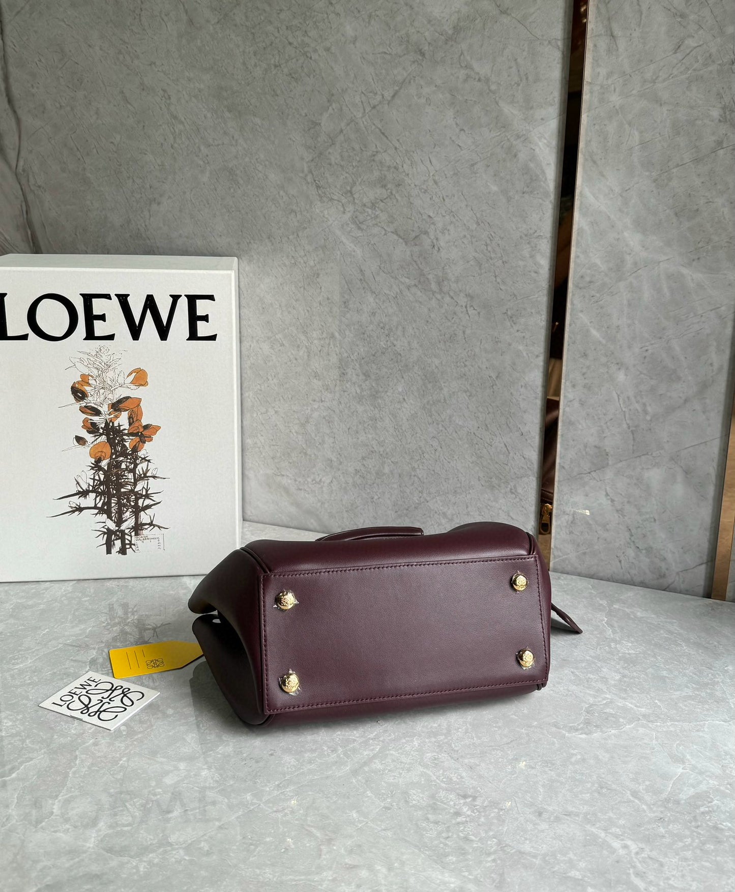 Loewe Madrid Handle Bag(23.5x10x19cm)