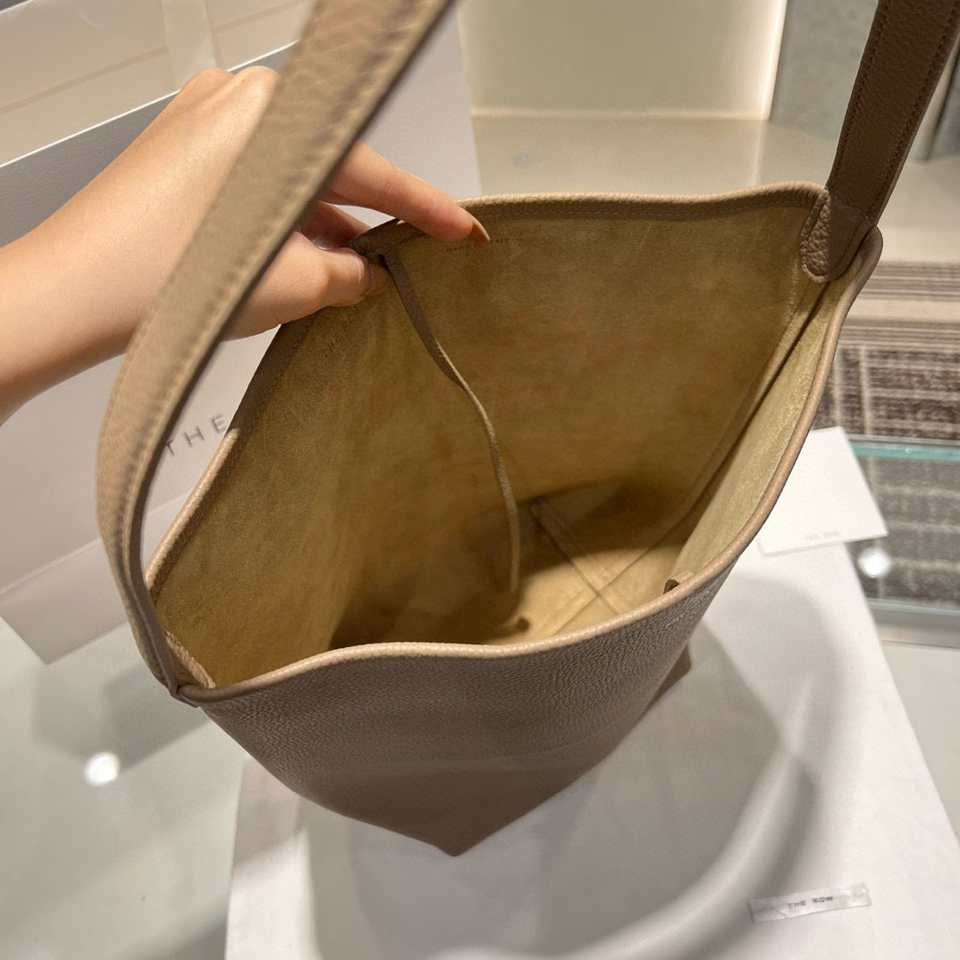 The Row Bucket Bag(30CM*28CM*15.5CM)