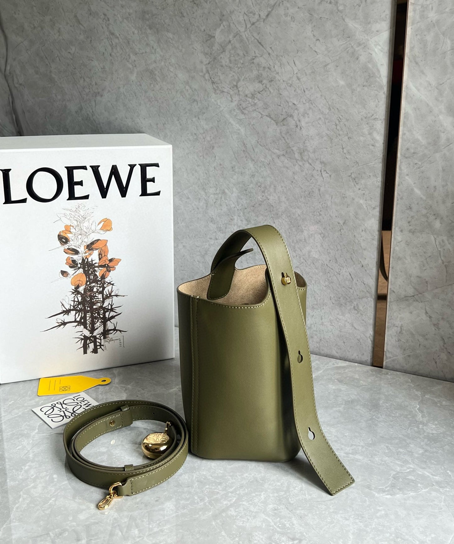Loewe Pebble Bucket Bag(16x16x19.5cm)