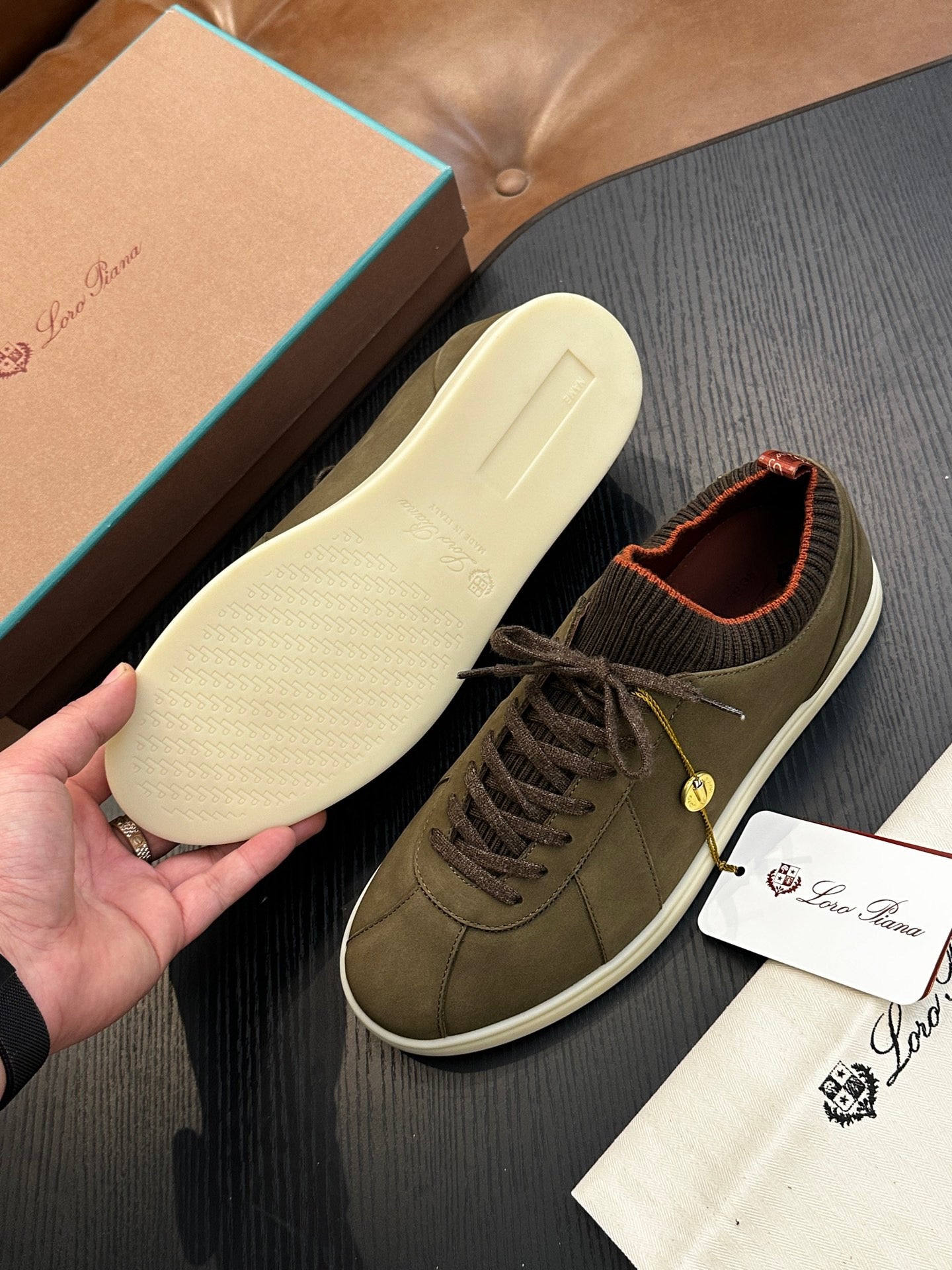 LP Sneakers