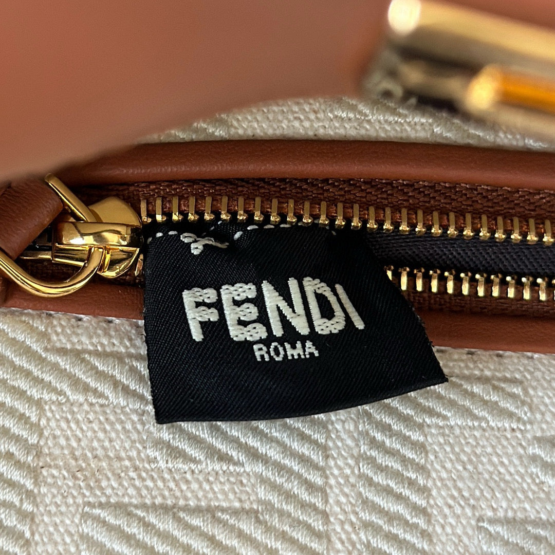 Fendi Peekaboo Bag (23x12x19 cm)