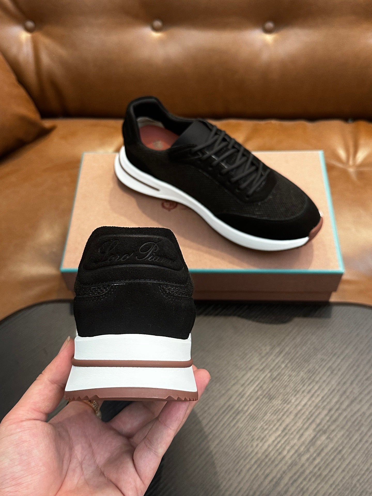 LP Sneakers