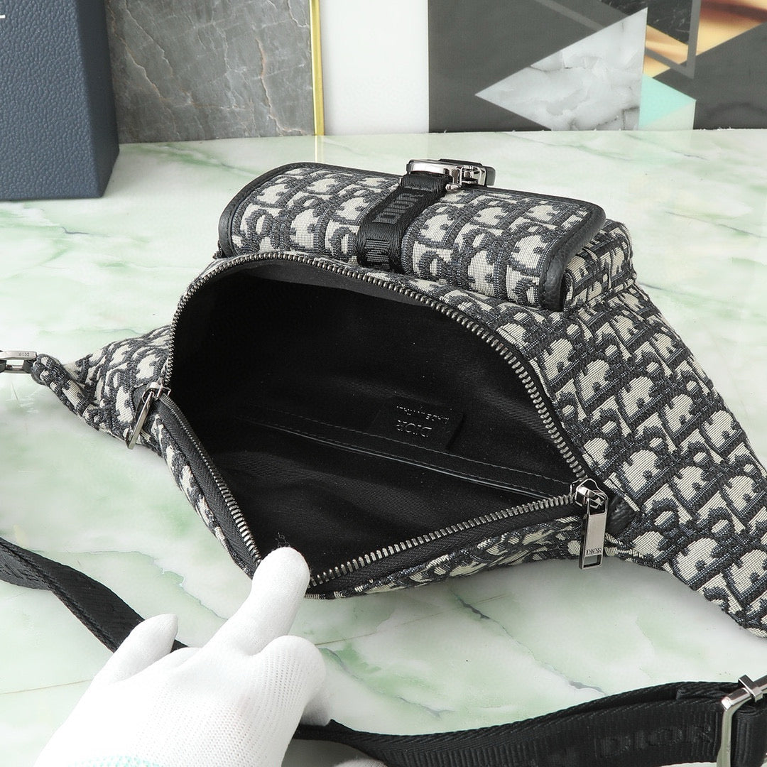 Dior 8 Oblique Belt Bag