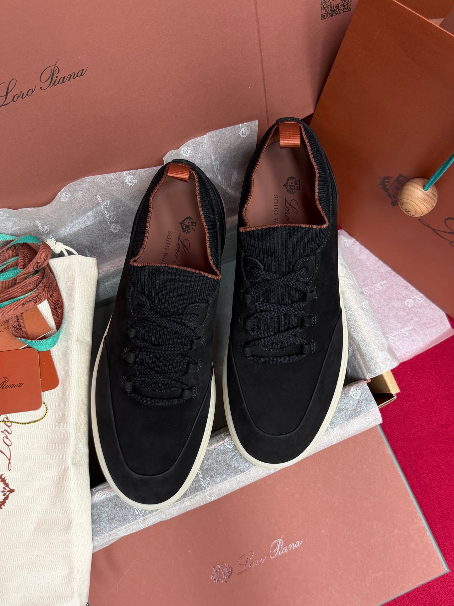 LP Sneakers