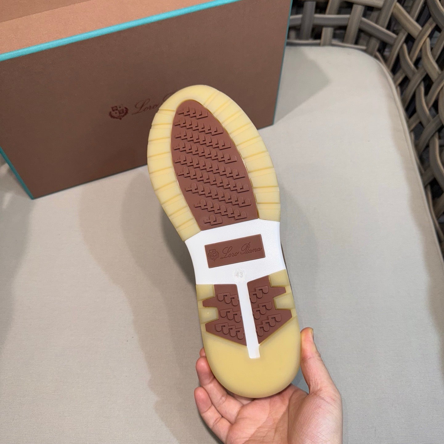 LP Sneakers