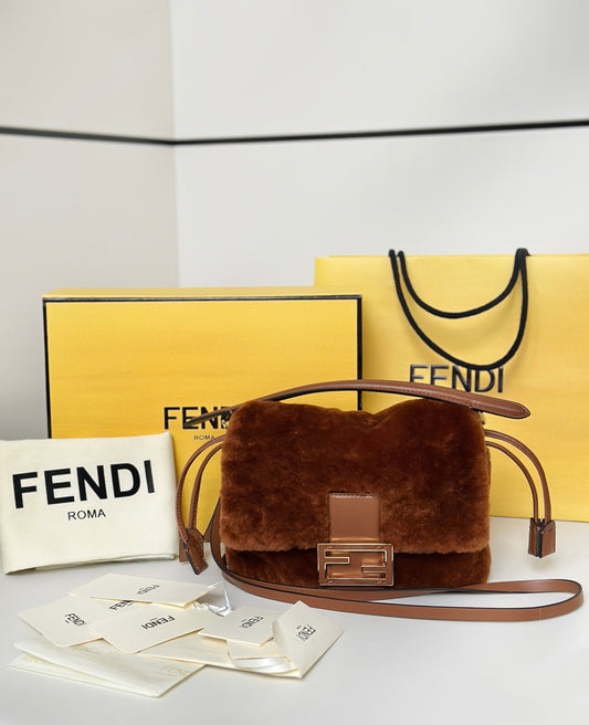 Fendi Mamma Baguette Bag (Small)