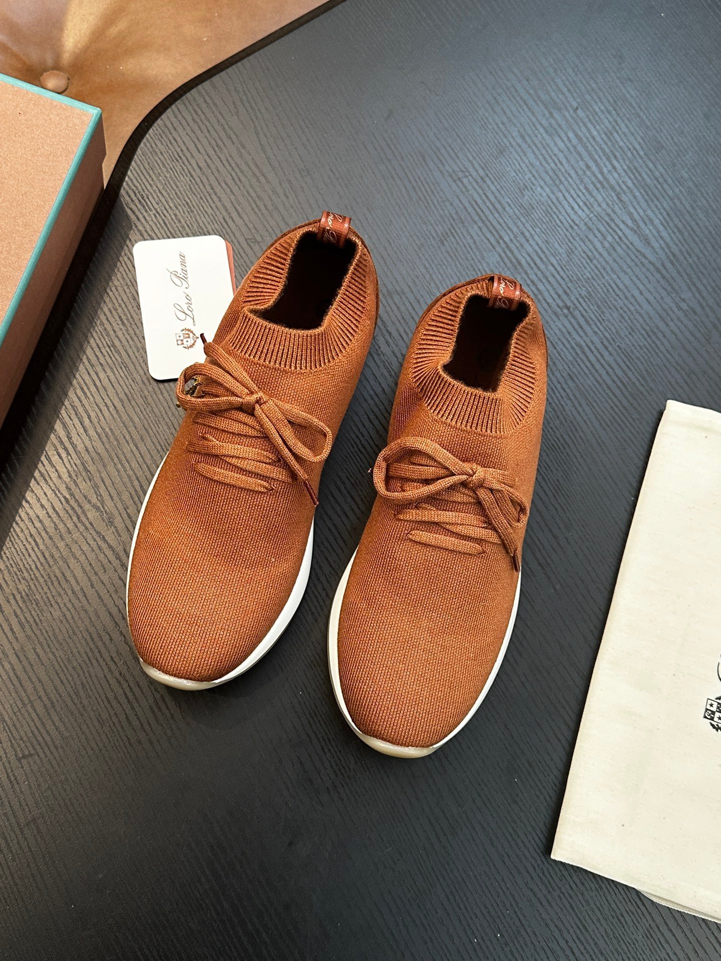 LP Sneakers