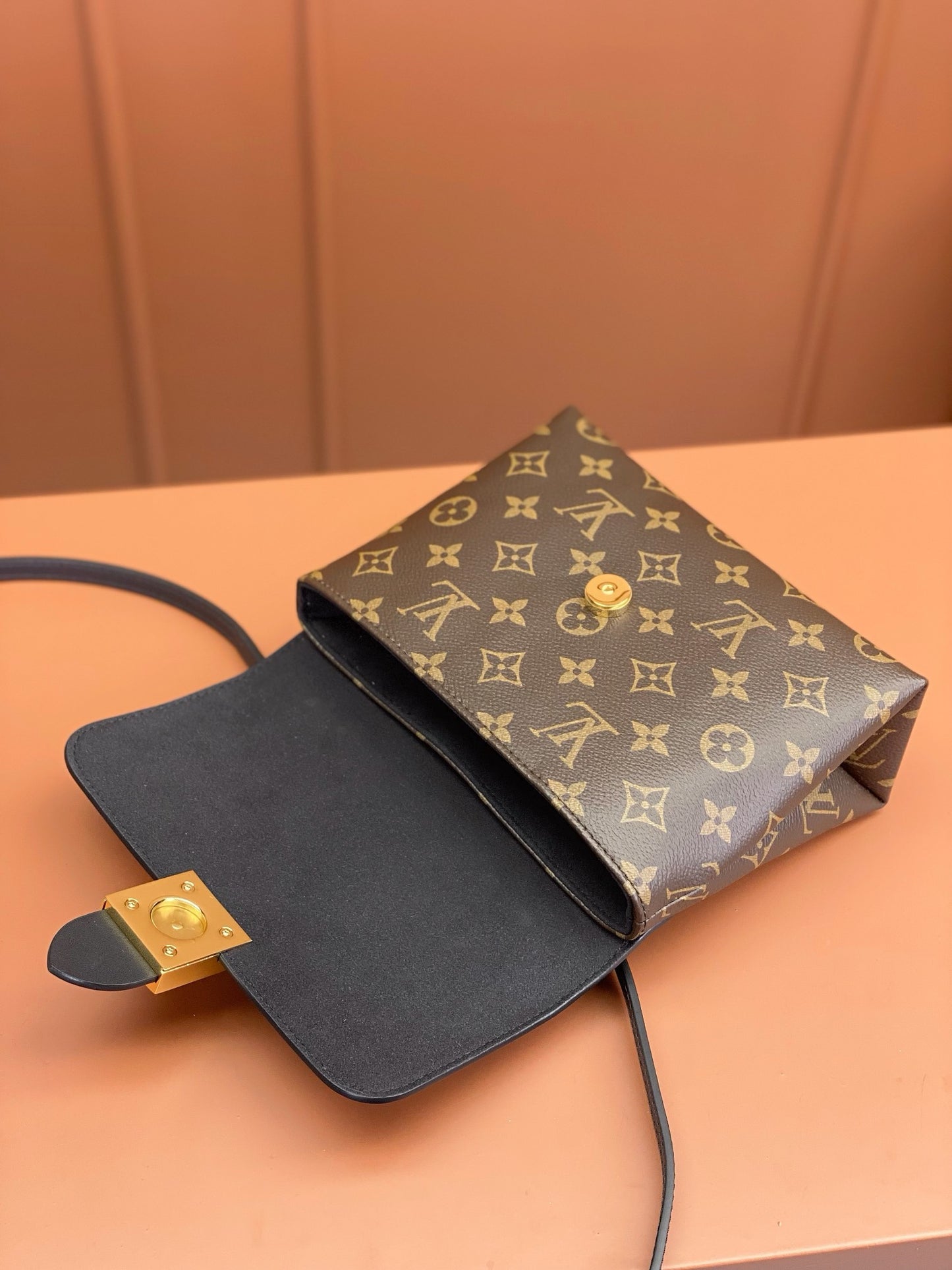 LV Locky BB M44141