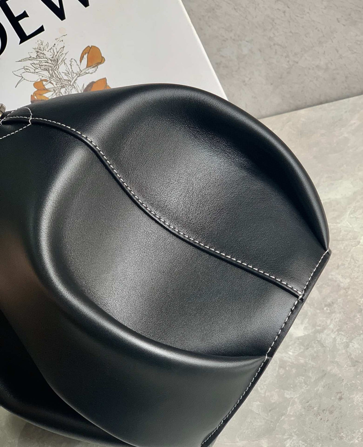 Loewe Elephant Shoulder Bag(35x16x23cm)