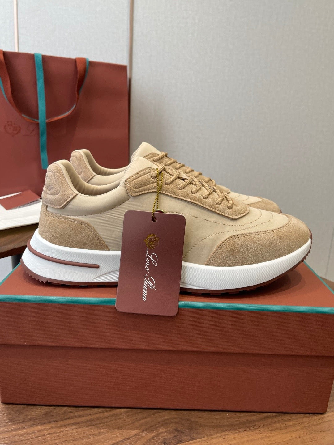 LP Sneakers