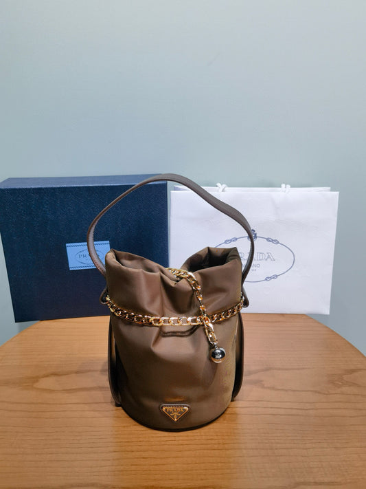 PD Petit Sac Noir Bucket Bag