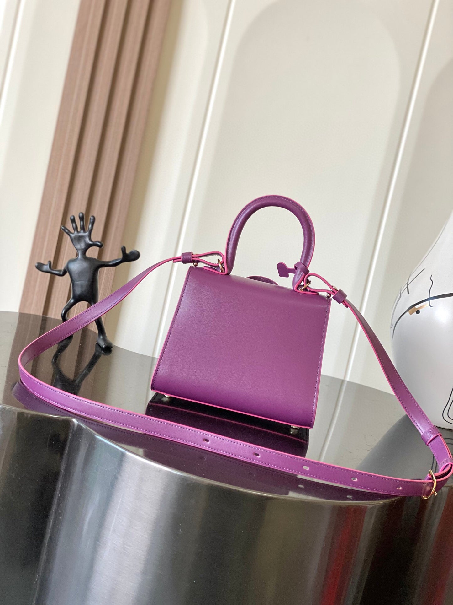 Delvaux Sling Bag (20＊10＊16 cm)