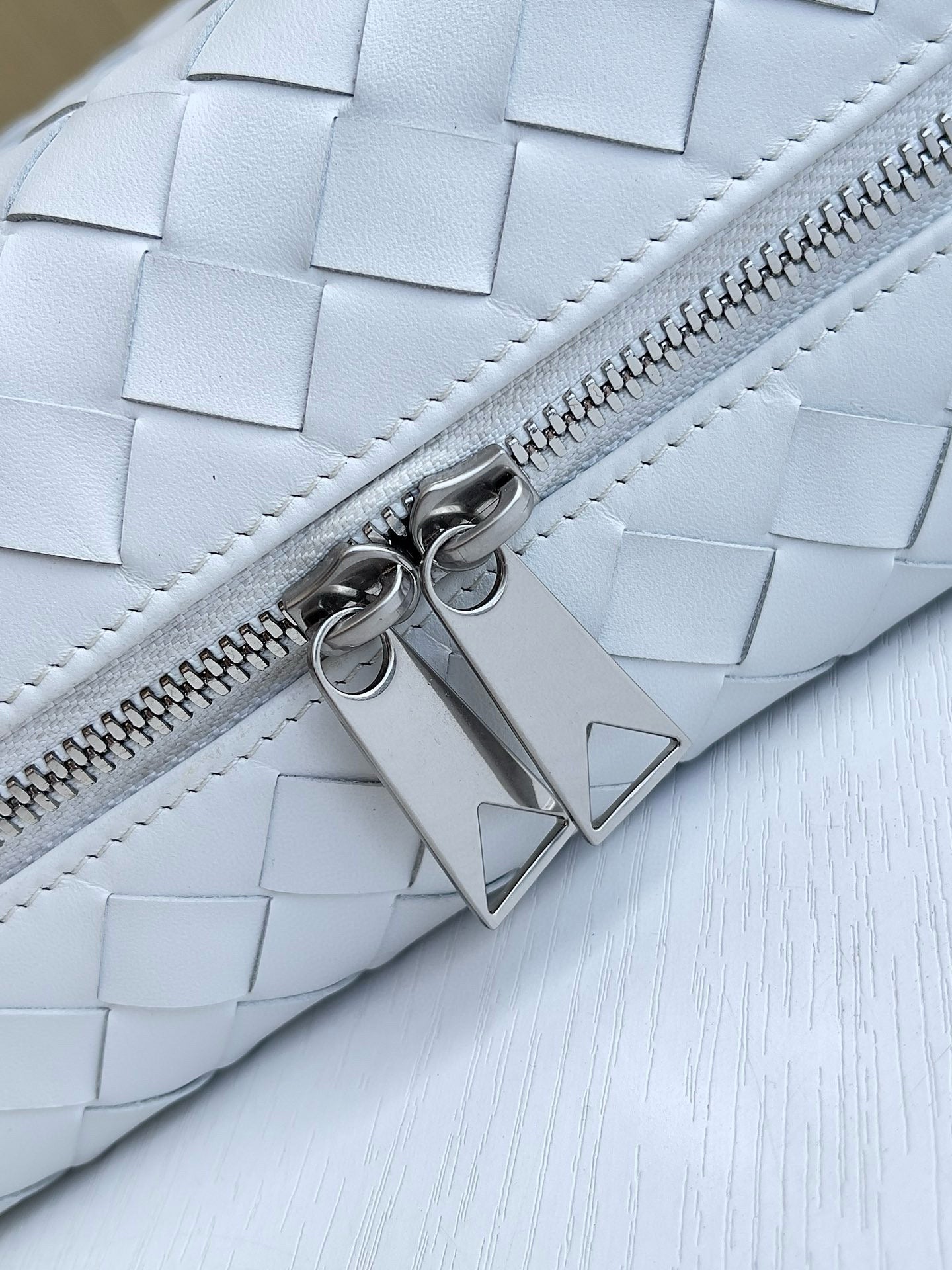 BV Intrecciato Loop Camera Bag