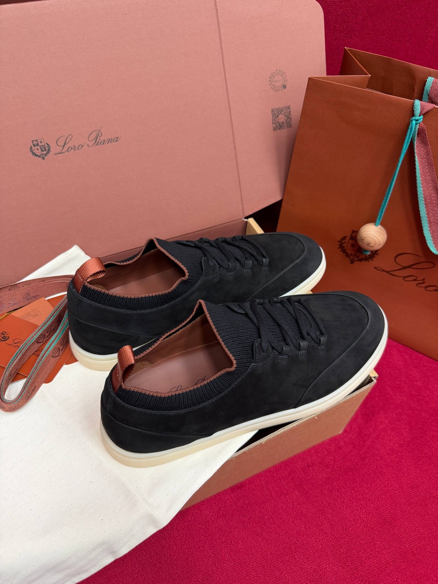 LP Sneakers