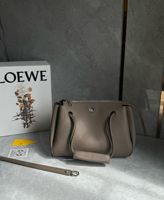 Loewe Madrid Handle Bag(23.5x10x19cm)