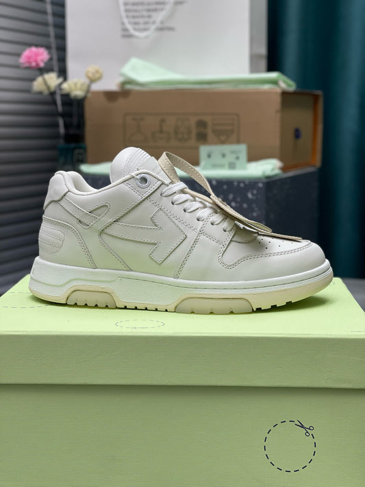 Off-White Sneaker