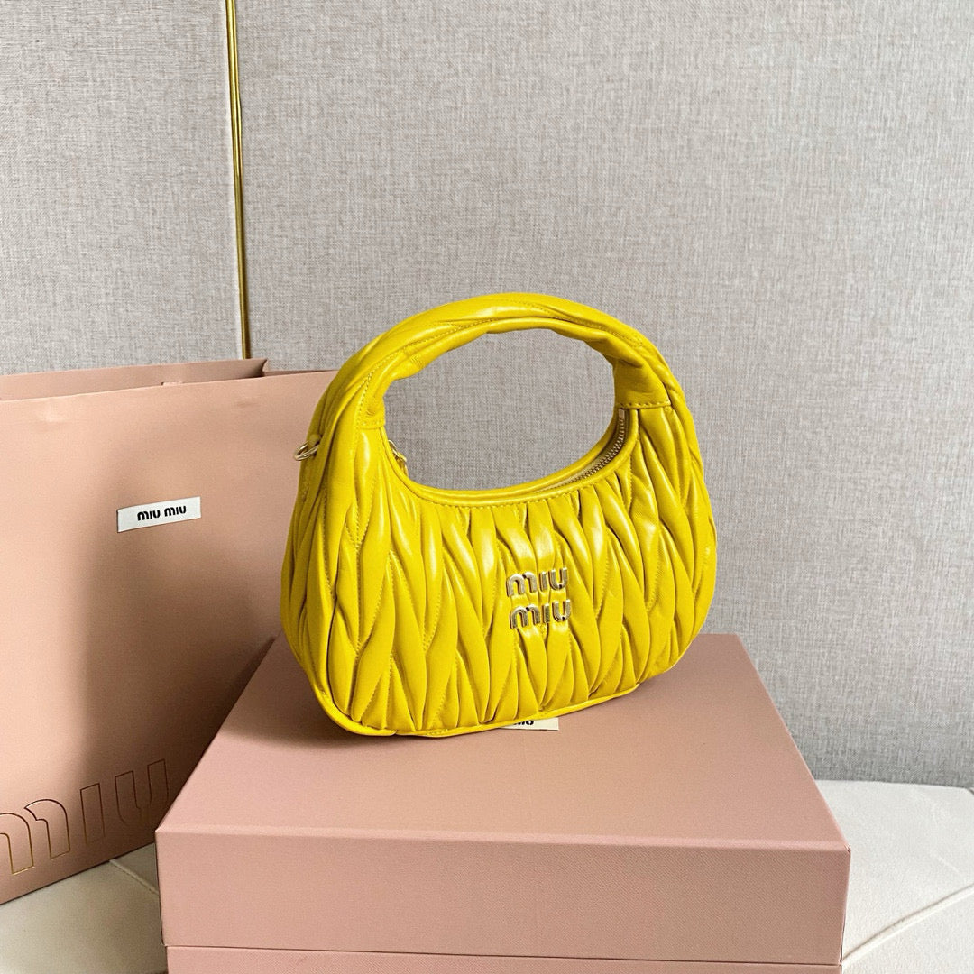 Miu Miu Wander Bag 20x23x6cm