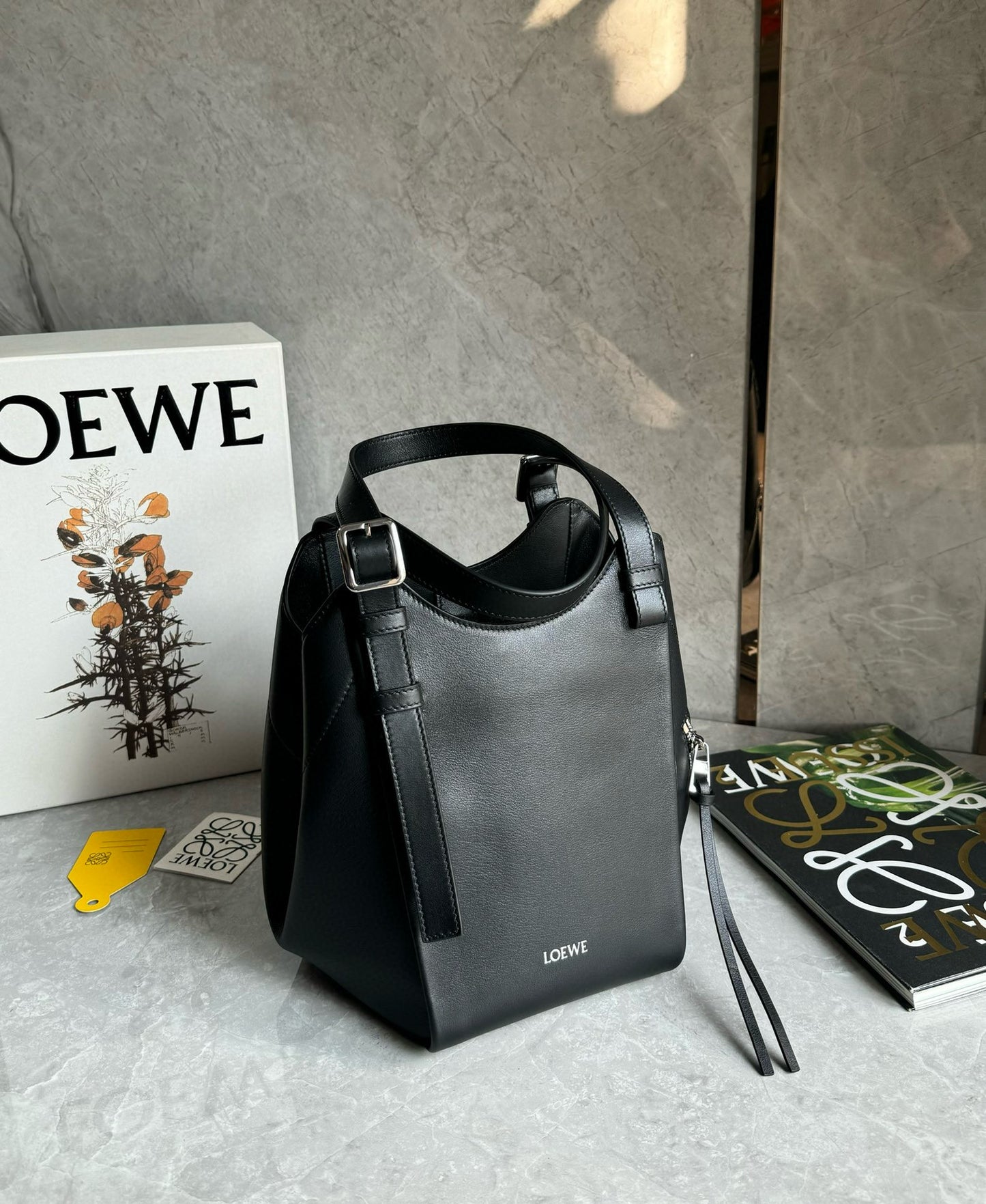 Loewe Hammock Flip Shoulder Bag(15x22.5x22cm)