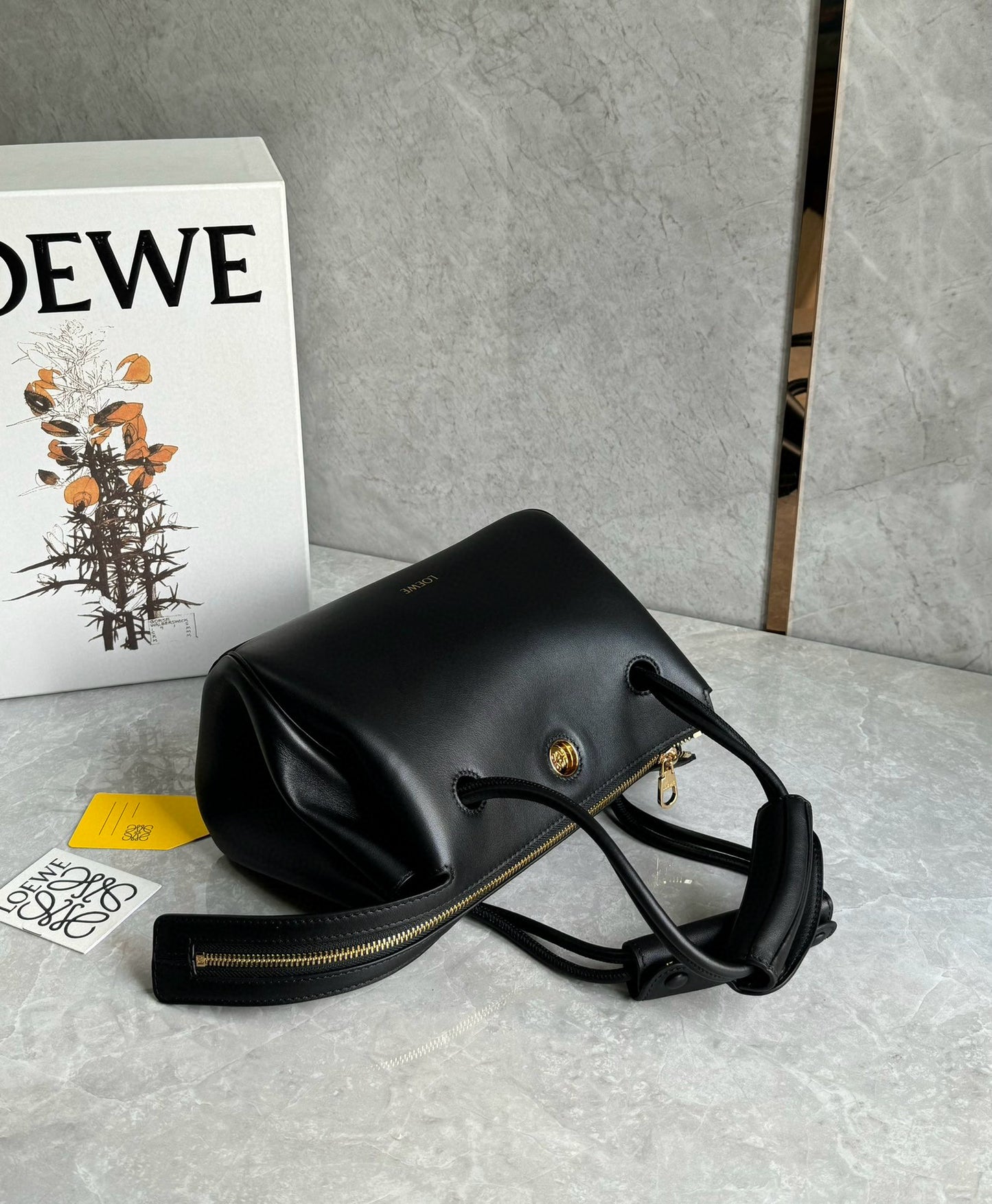 Loewe Madrid Handle Bag(23.5x10x19cm)
