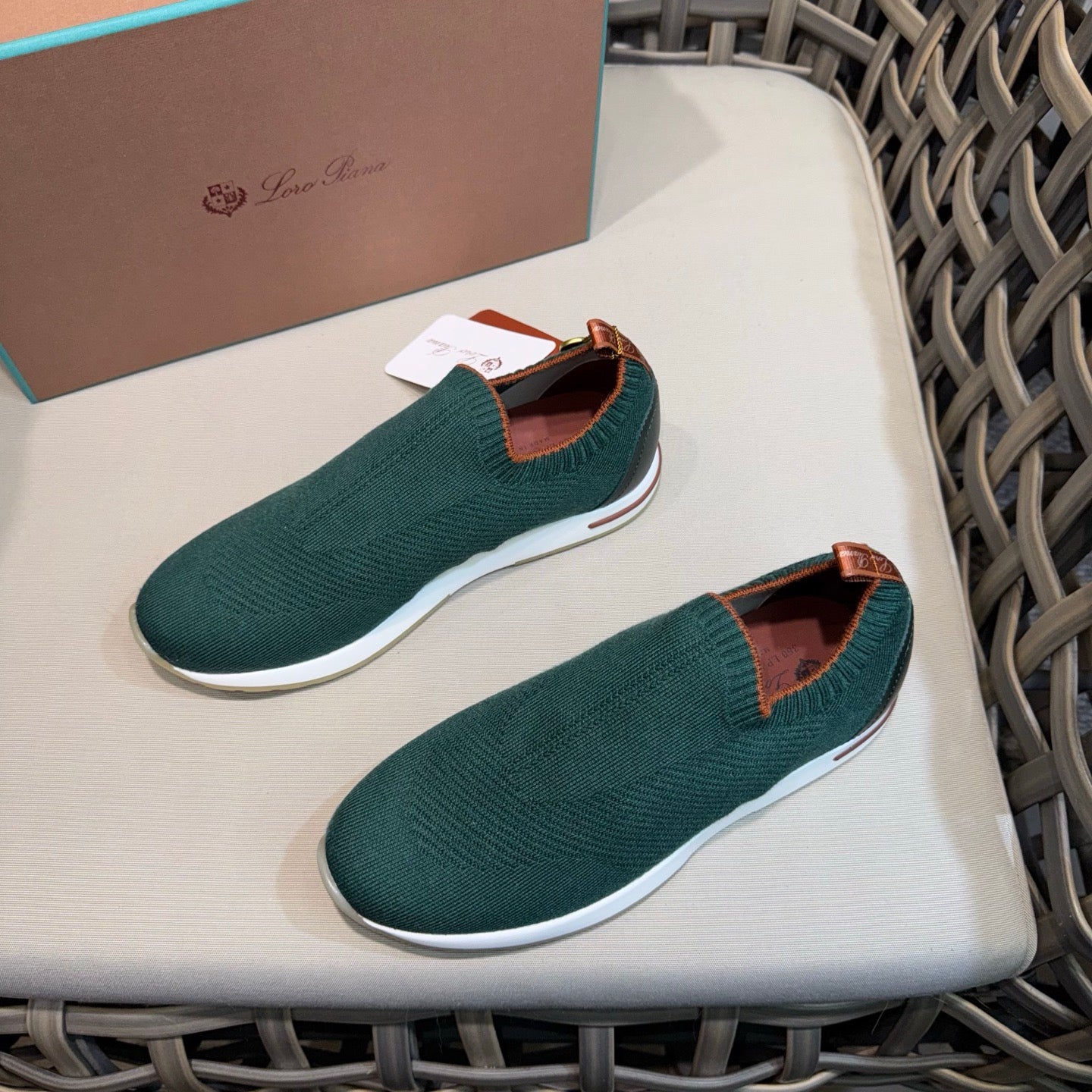 LP Sneakers