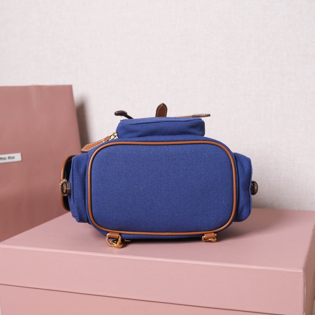 Miu Miu Backpack 22x18x11.5cm