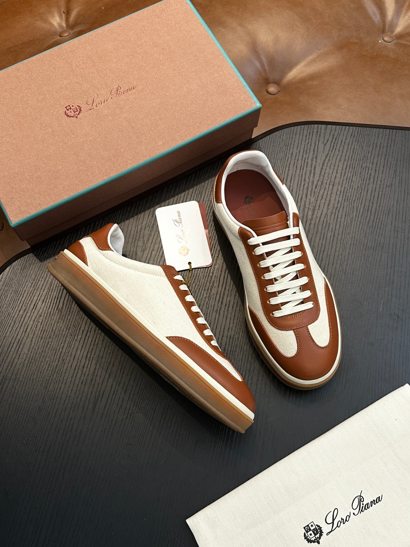 LP Sneakers