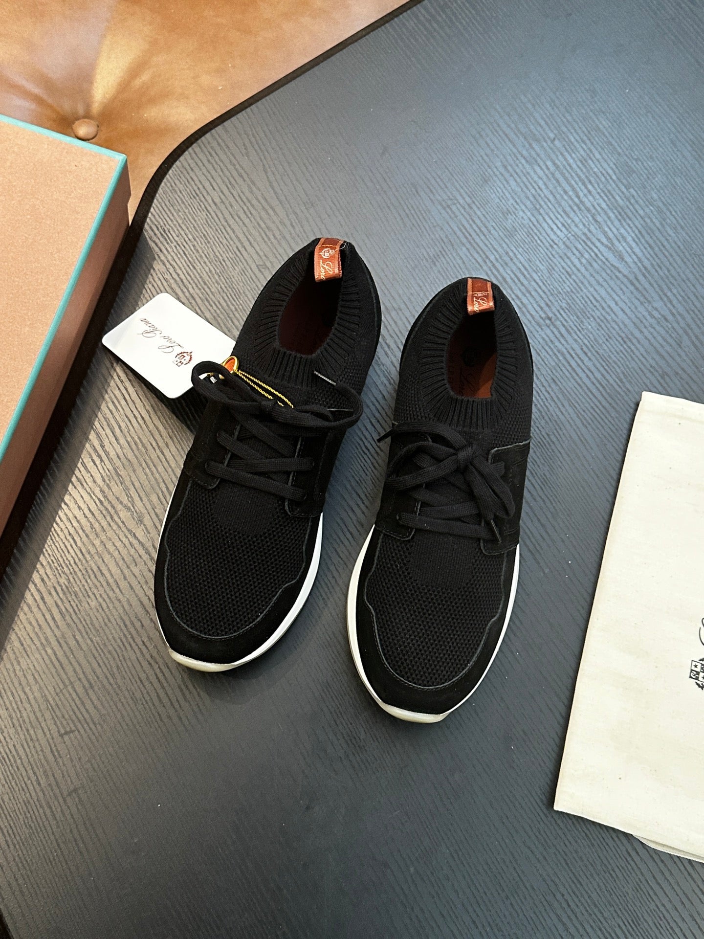 LP Sneakers