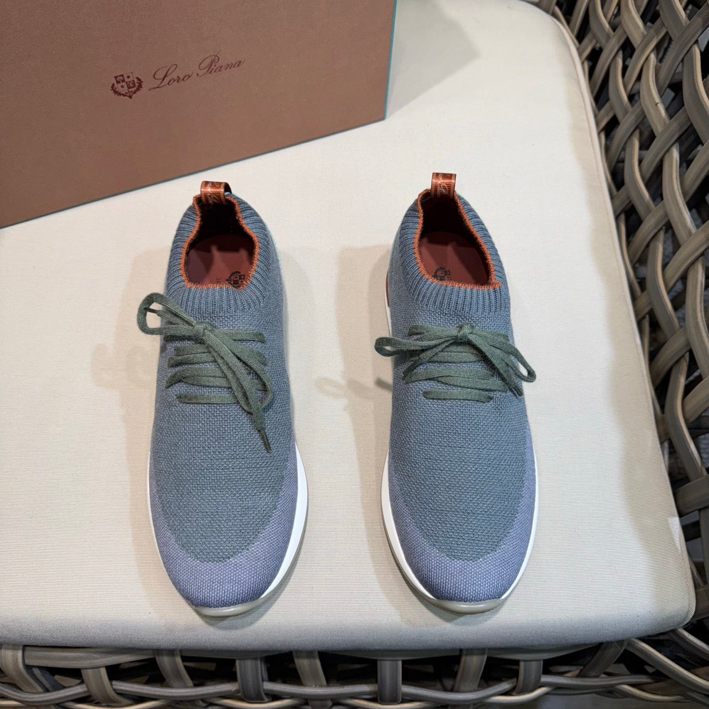 LP Sneakers