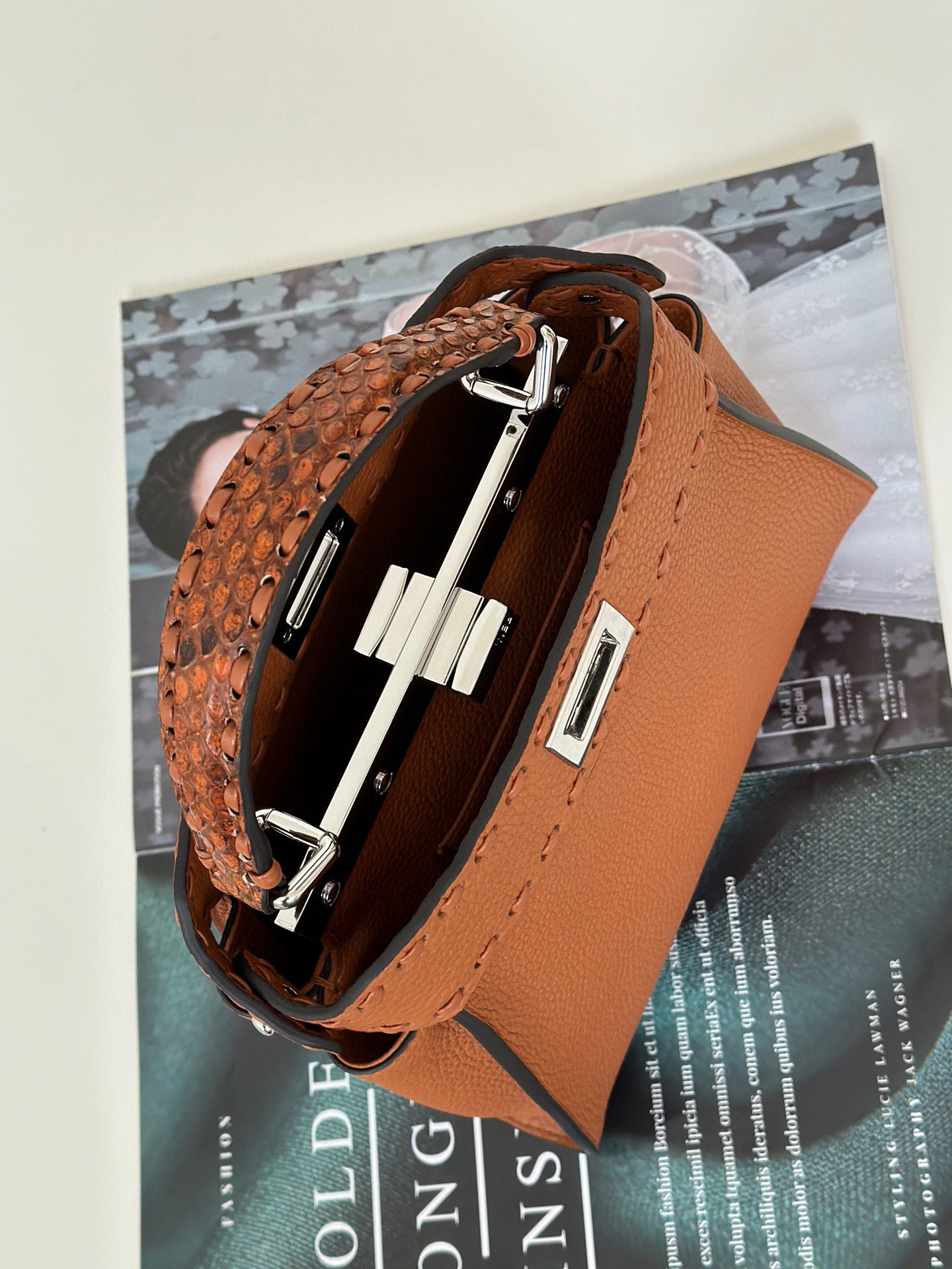 Fendi Peekaboo Bag (23.5x12x20 cm)