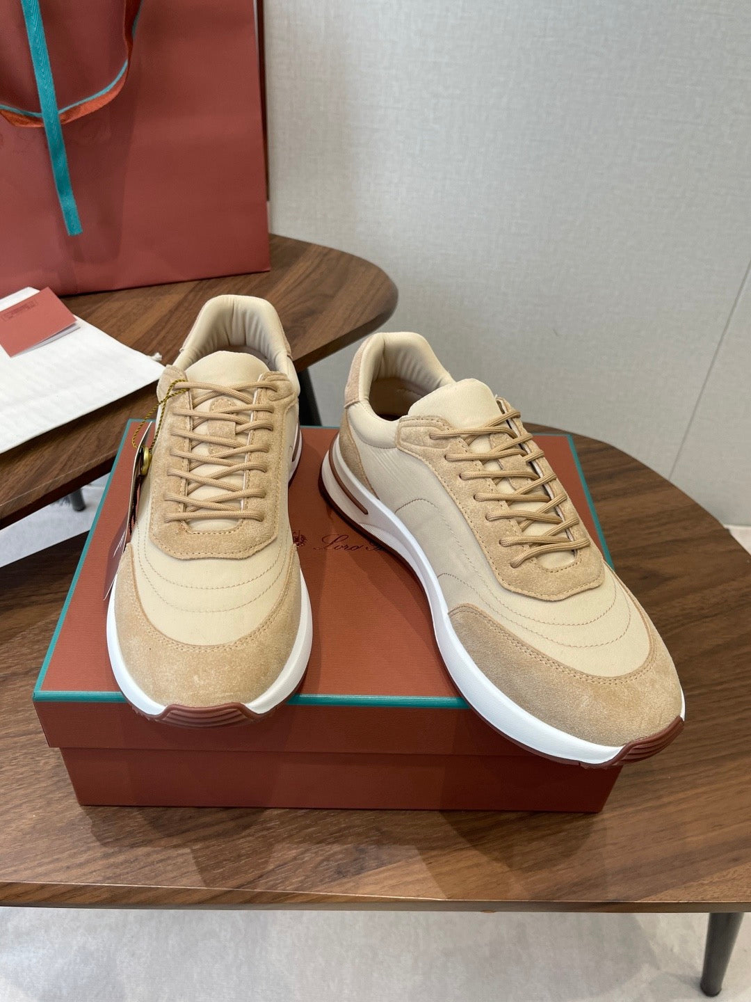 LP Sneakers