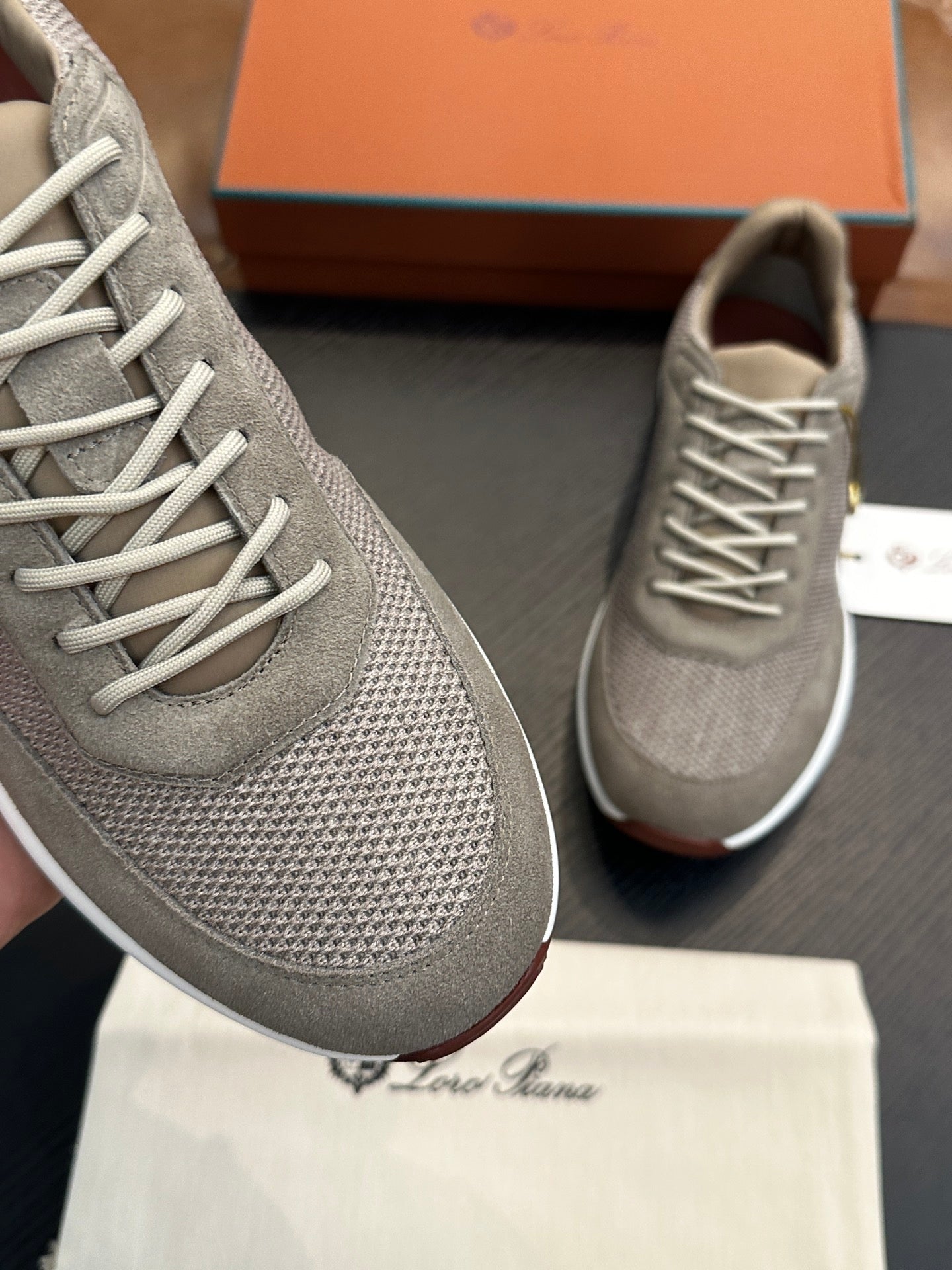 LP Sneakers