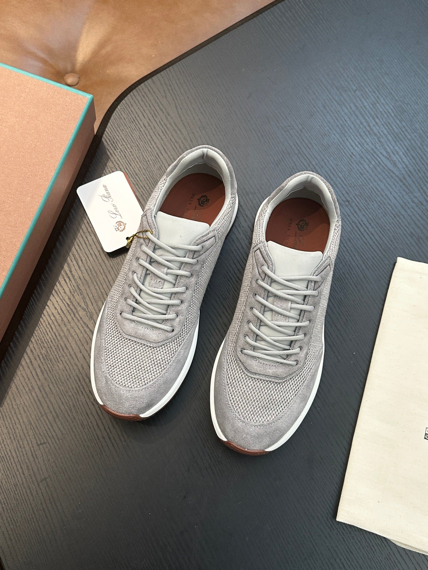 LP Sneakers
