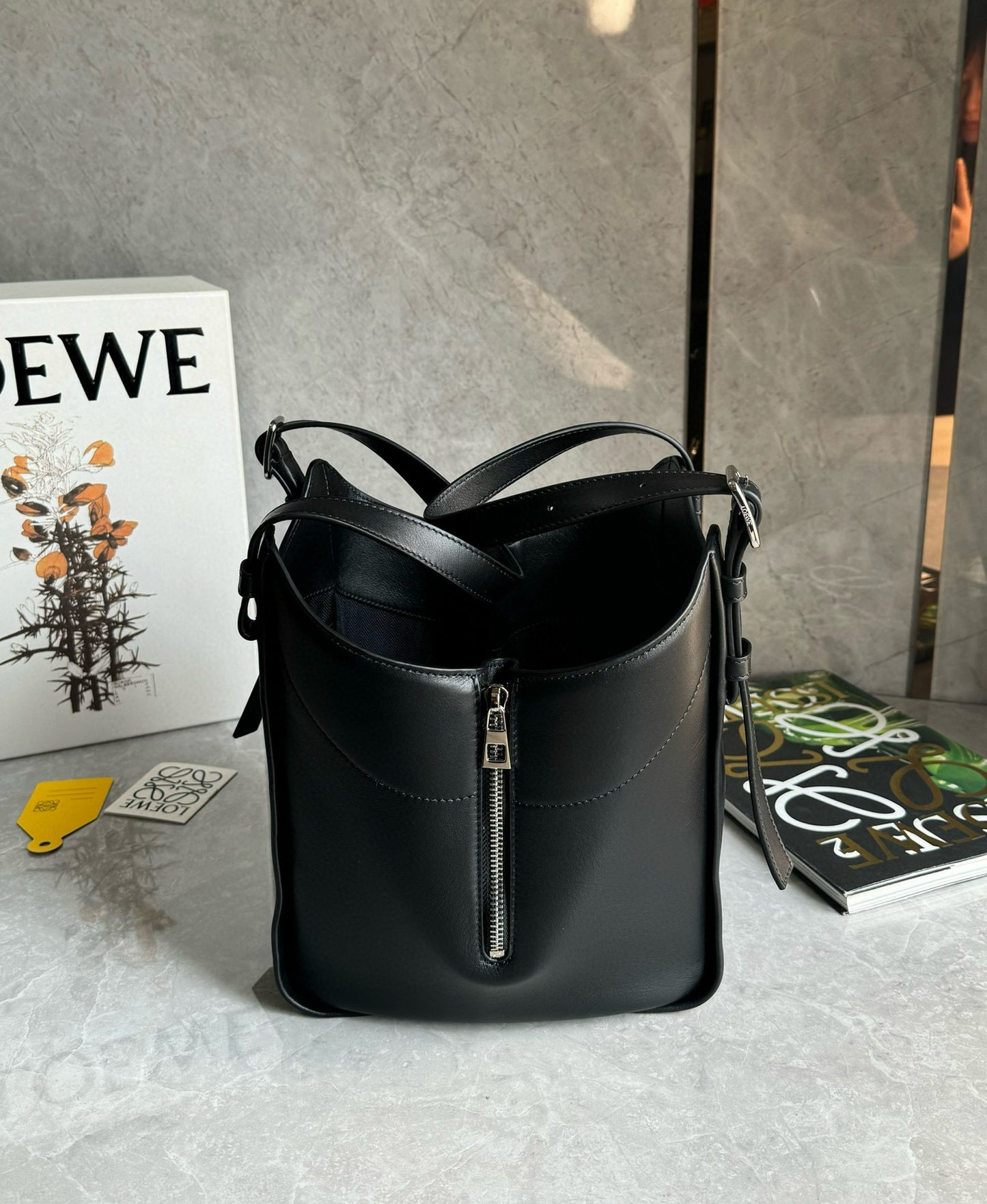 Loewe Hammock Flip Shoulder Bag(15x22.5x22cm)