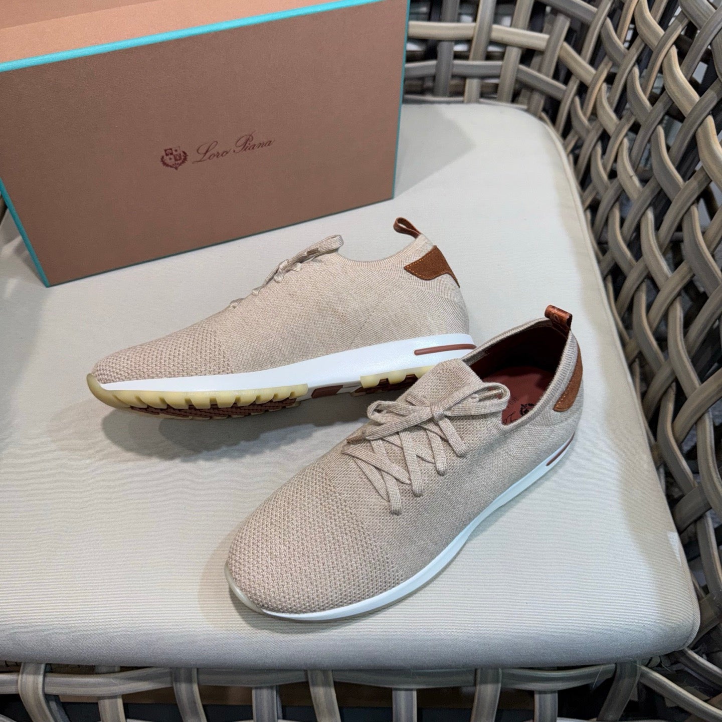 LP Sneakers