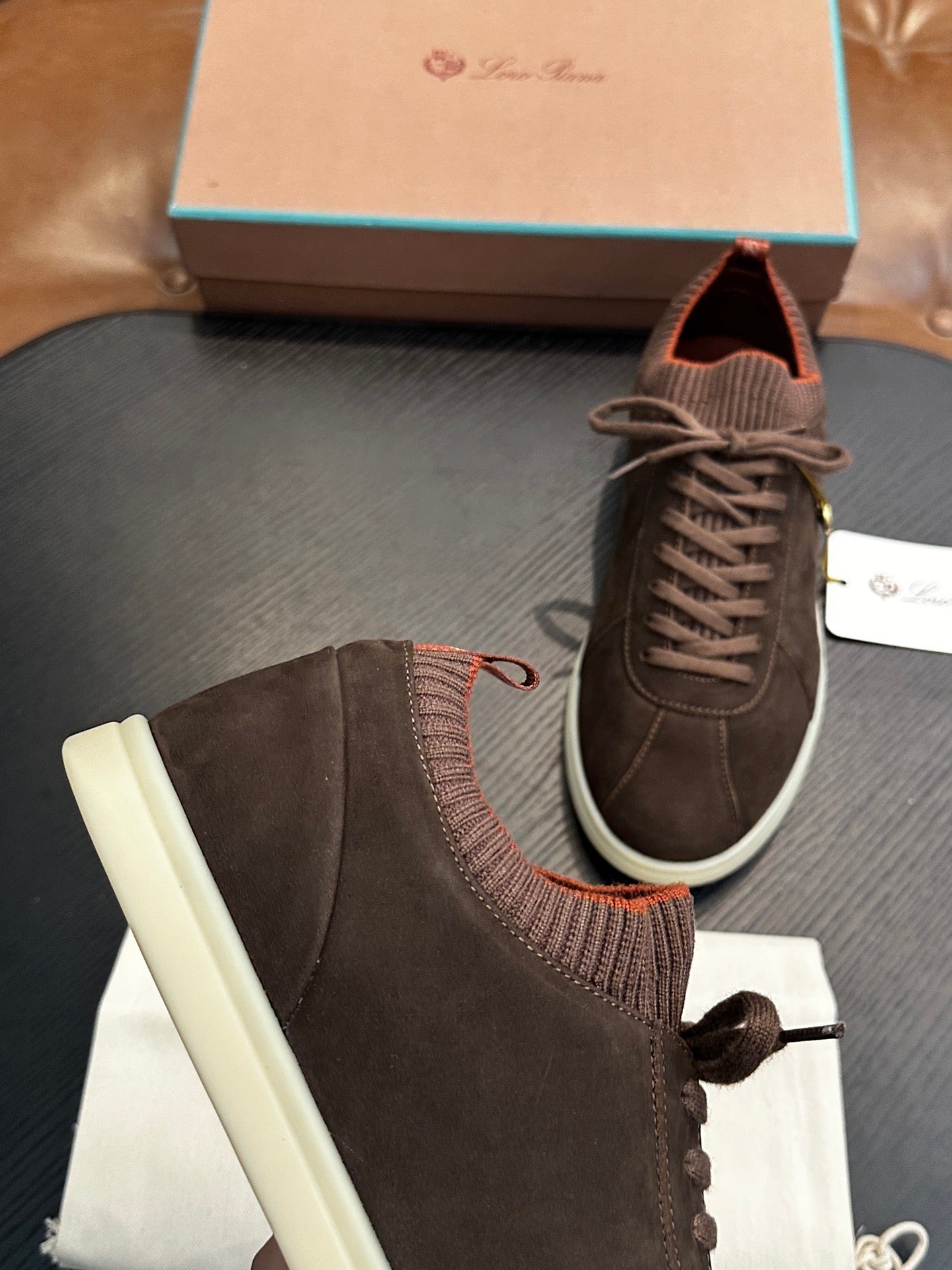 LP Sneakers