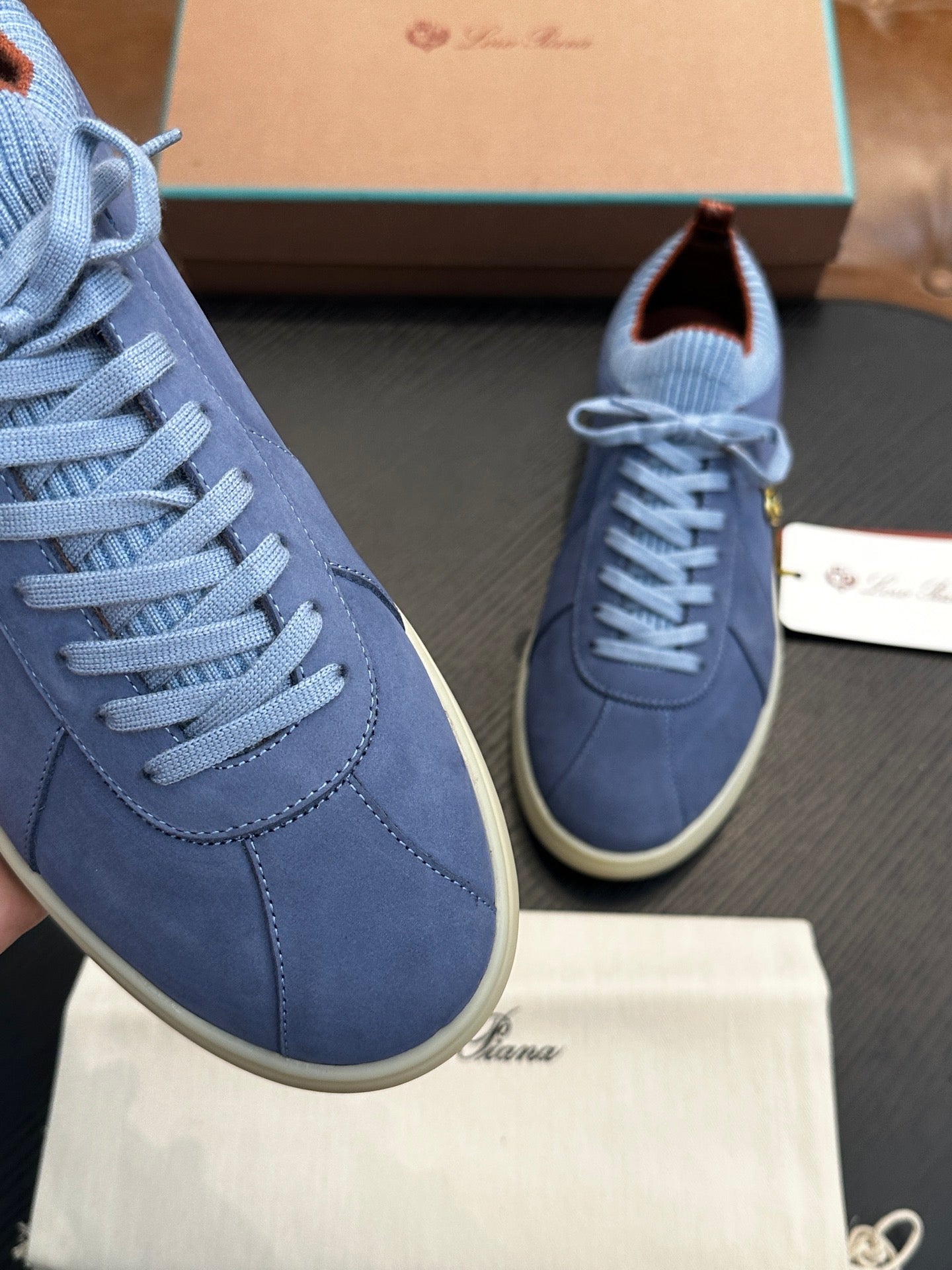 LP Sneakers