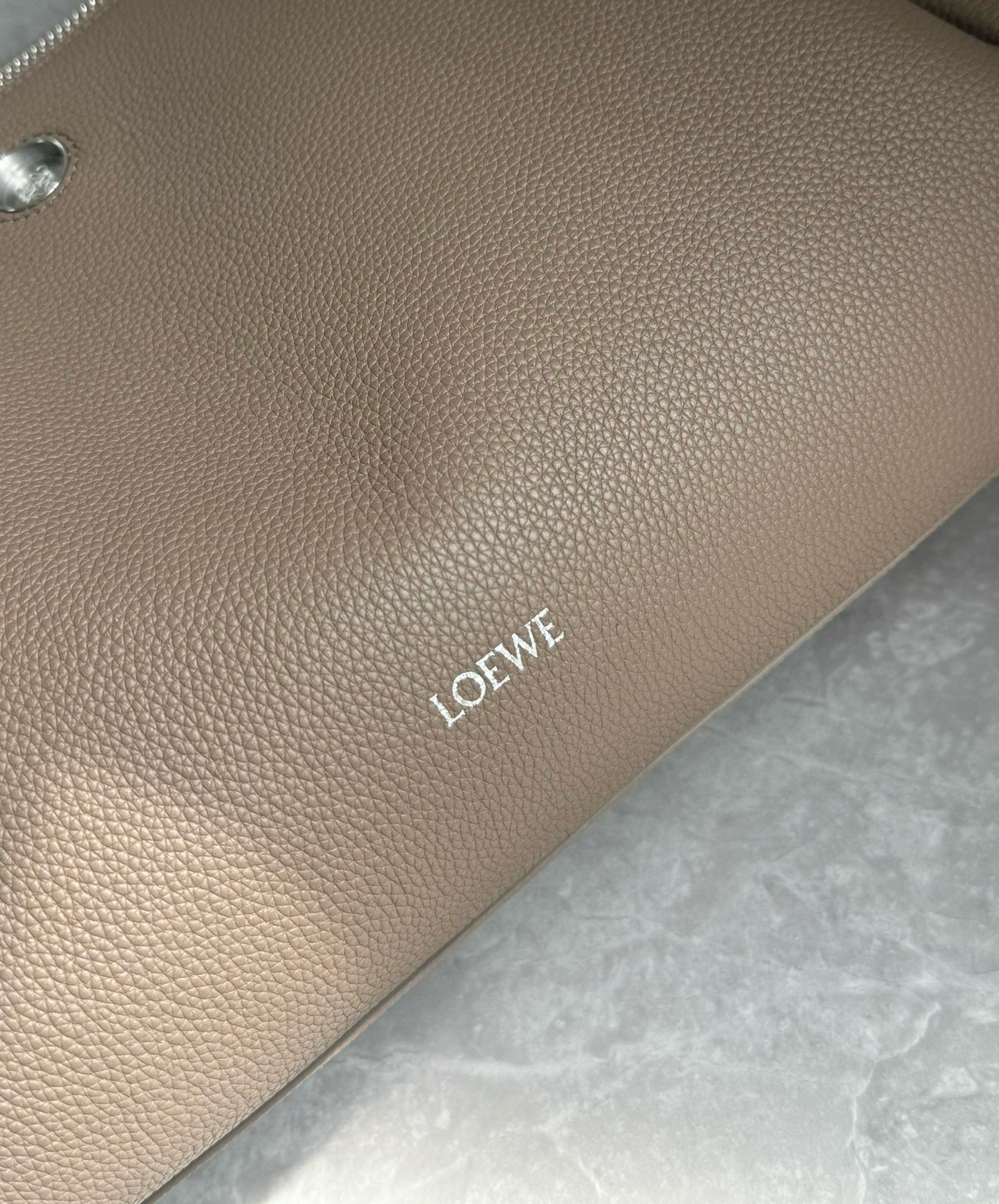 Loewe Madrid Handle Bag(23.5x10x19cm)